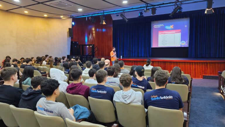 Alunos foram orientados por professores especialistas